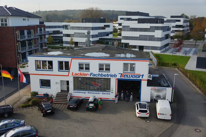 Lackier-Fachbetrieb Tewoort - Außenansicht des Betriebsgebäudes
